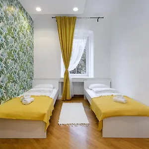 Royal Rooms*** Hostal